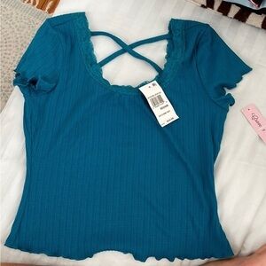 NWT - Grace Women’s Relaxed Fit Crop Top (Crystal Teal / Medium)